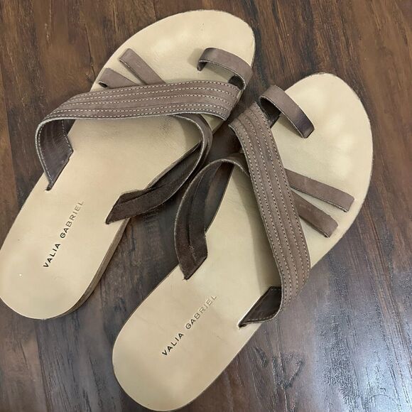 VALIA GABRIEL Sandals Taupe Leather Toe-Ring Flat Slide - Picture 2 of 10